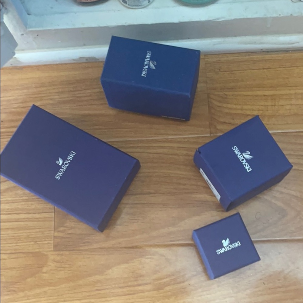 Swarovski bags and box lot - Picture 5 of 5